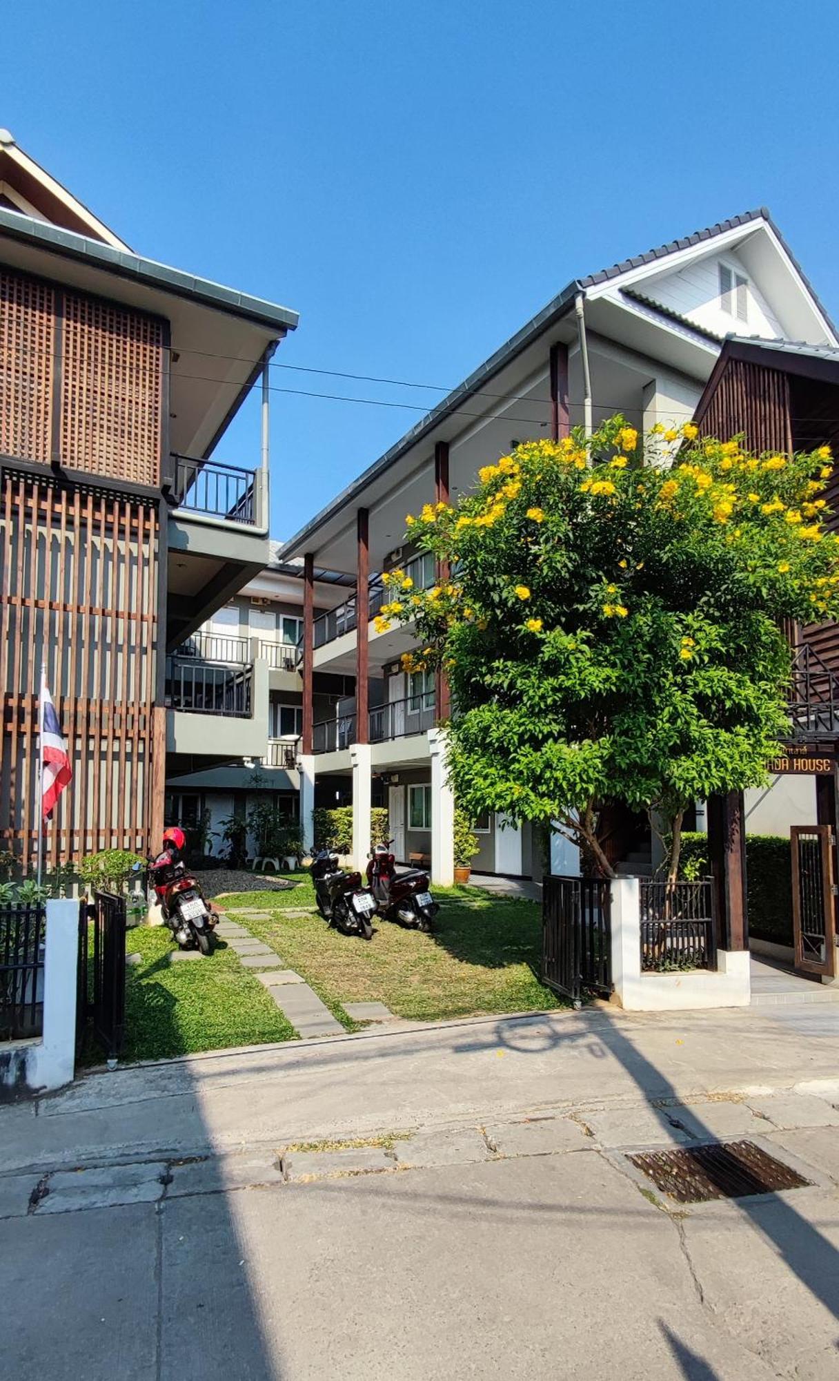 Hotel Chada House Chiang Mai Exterior foto